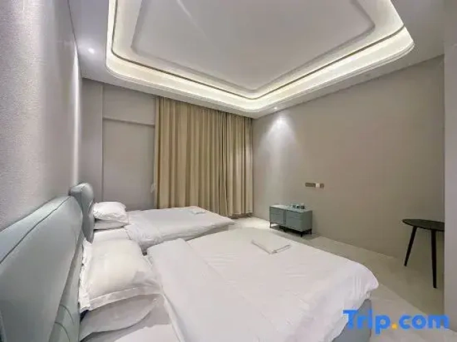 5 Bedrooms Villa