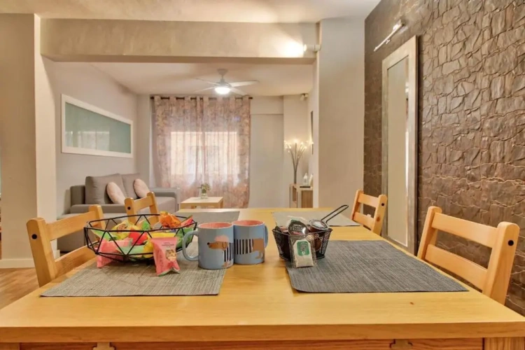 2 Bedrooms Apartment