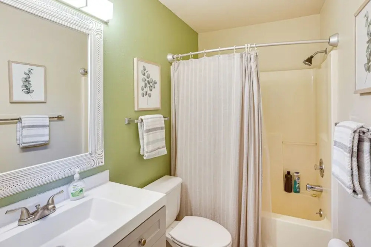 Indoor Pool Access: Golf Getaway Near 76 Strip!