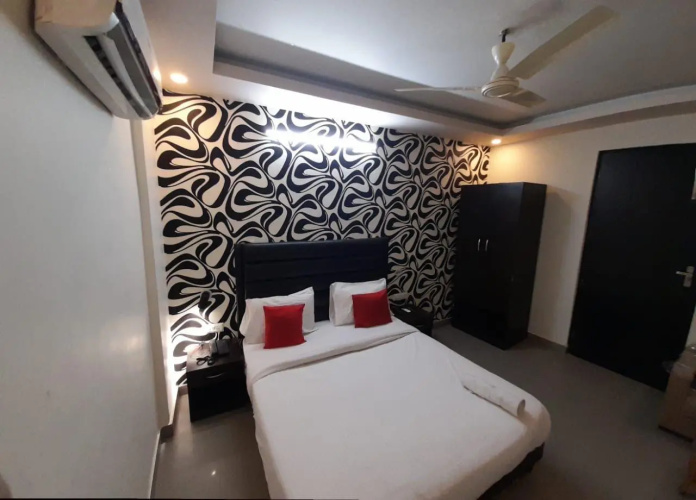 The Hotel Diamond
