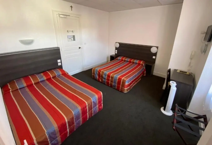 Standard Triple room