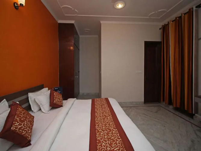 OYO Flagship 9075 Petals Inn