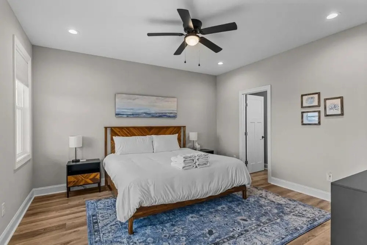 Never Lost 4 Bedroom Home by RedAwning