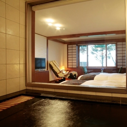 Standard Twin room with lake view