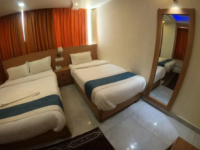 Hotel Tara Suites
