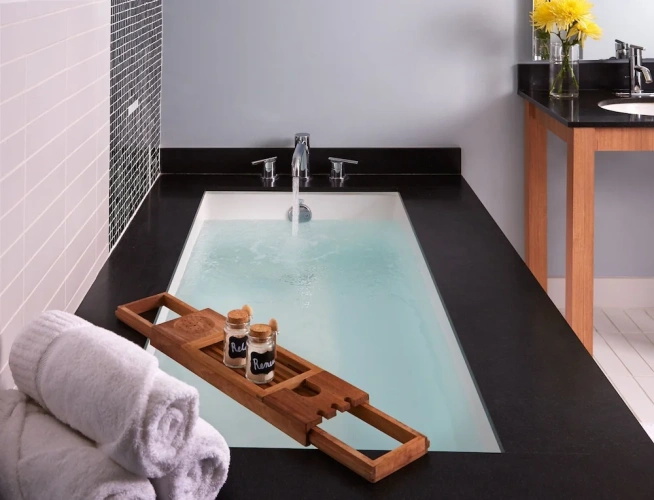 2 Bedrooms Suite with balcony and oceanfront