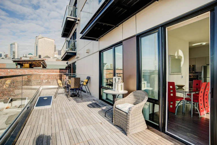 Upscale Apartments in Stadium District