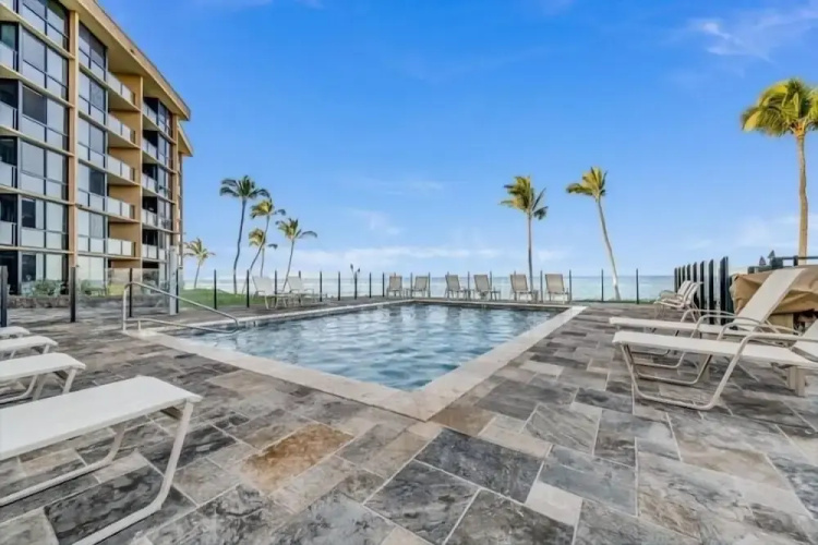 Kihei Surfside, #608 1 Bedroom Condo by RedAwning