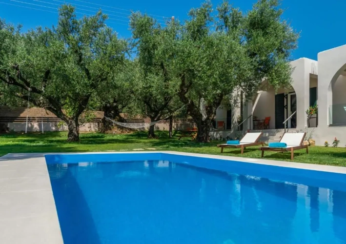 3 Bedrooms Villa