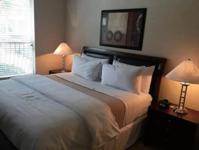 36sixty By Sterling Suites