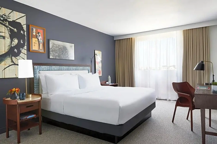 Double room with balcony and with city view