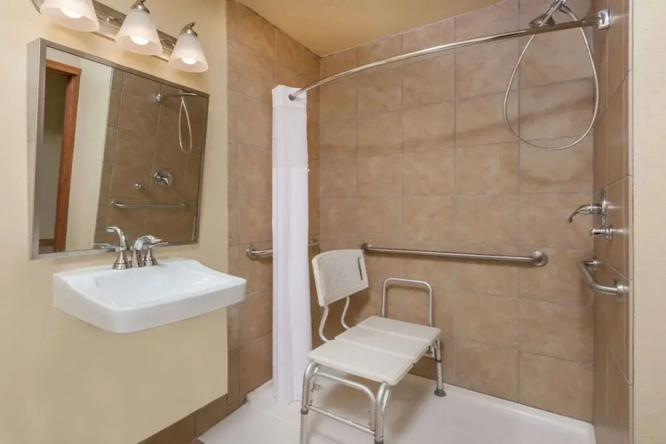 Baymont Inn & Suites Midland