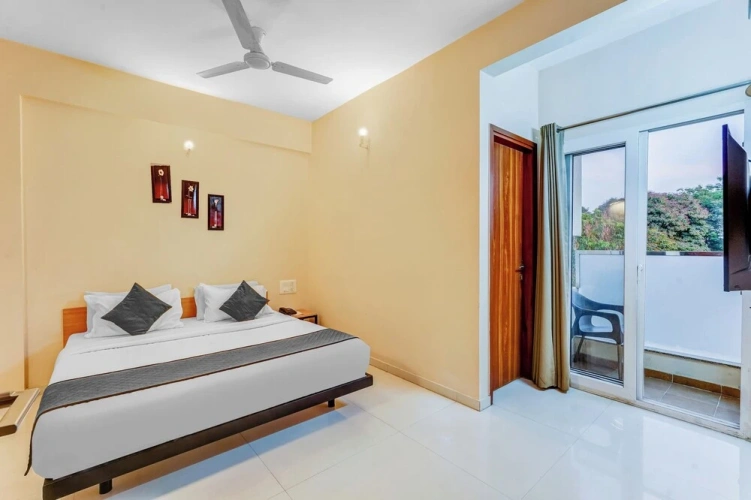 Deluxe Double room with city view