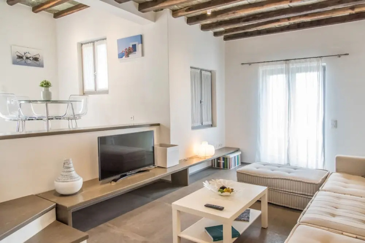 Tinos Pegion House
