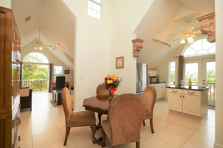 Shangri-la Boutique Bed & Breakfast - West Bay