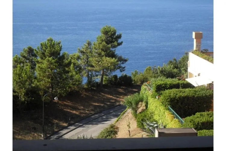 2 Bedrooms Quadruple Family Apartment with sea view