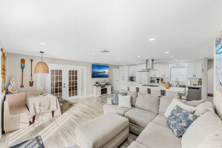 332 Formosa Drive