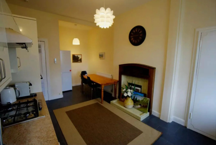 Traditional Edinburgh City Centre Flat