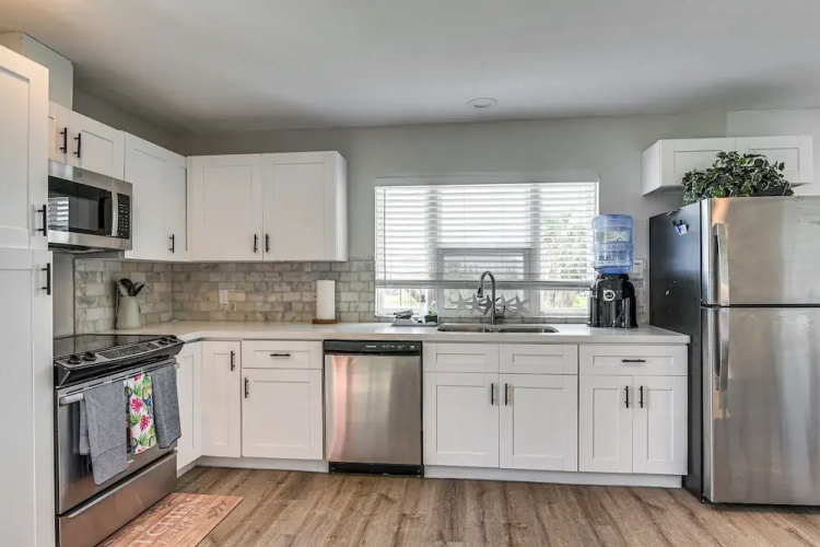 Walk to Sand: Surfside Beach Getaway w/ Deck