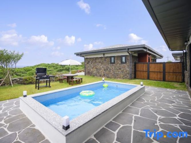 Kimnyeongdoldam private pool villa
