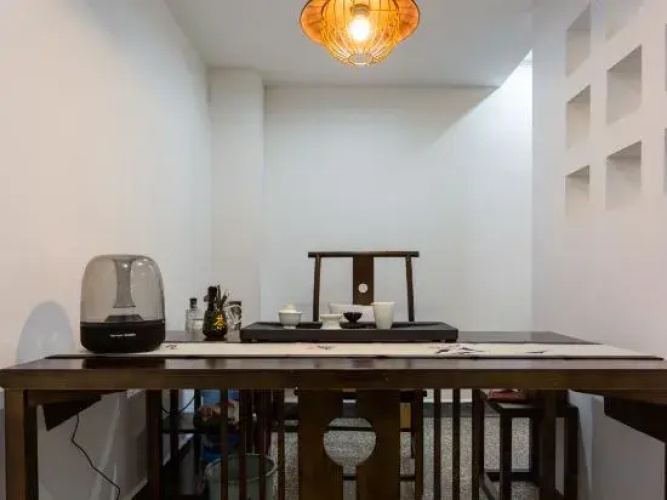Luguhu Poju Inn