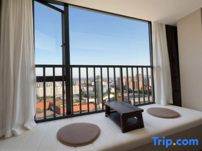 Standard Double room with city view
