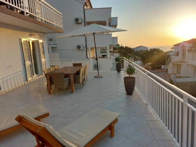 3 Bedrooms Apartment with balcony and with view