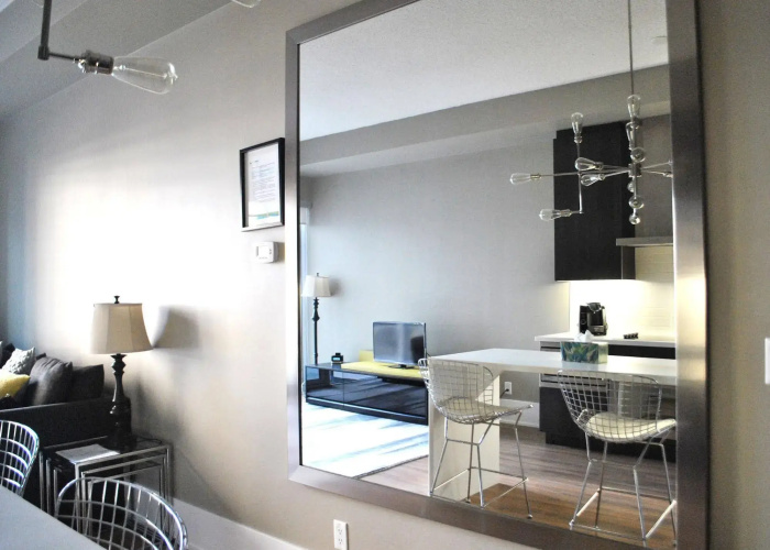 Livingsuites Toronto - Front & John