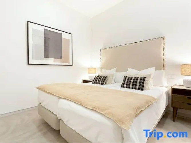2 Bedrooms Apartment