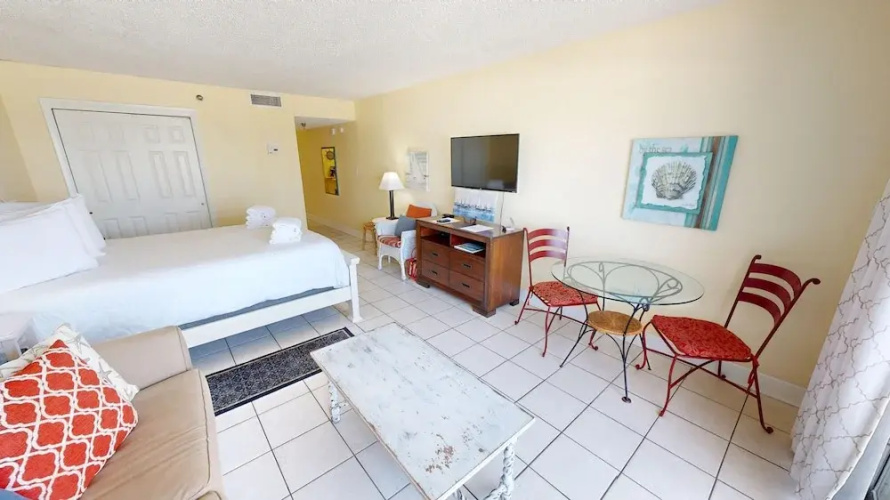 Islander Beach Resort 302 Condo by RedAwning