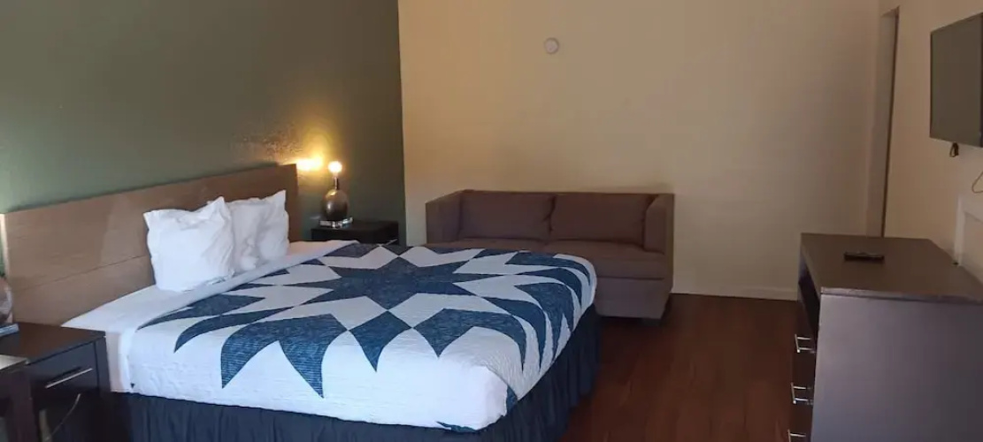 Sunrise Inn & Suites