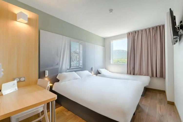 Standard Triple room