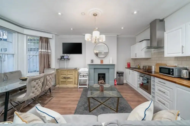 2 Bedrooms Apartment