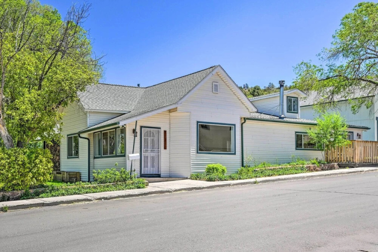 Stylish Basecamp 6850' Near Downtown Williams!