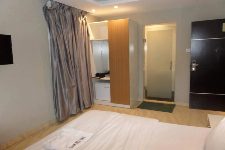 Blackwood Hotel