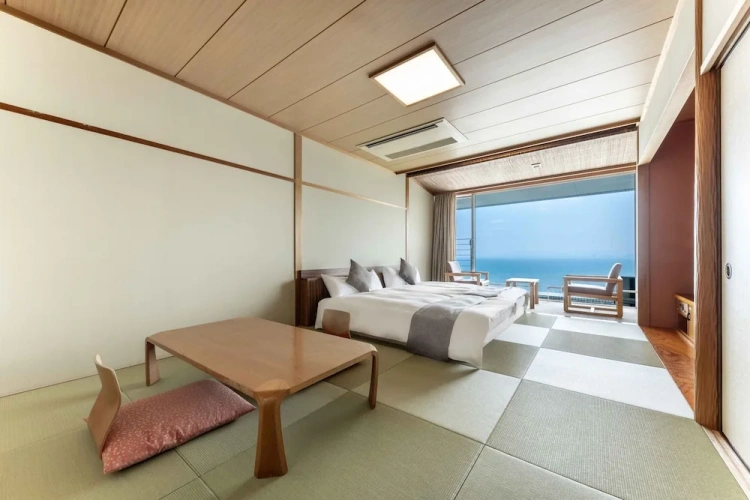 Standard Twin room with balcony
