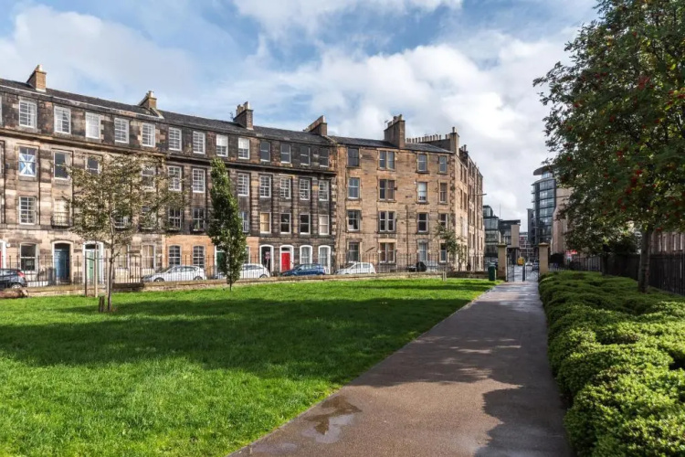 Spacious & Unique city central 1 bed with WiFi
