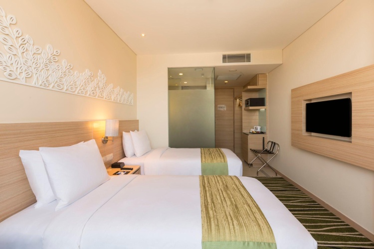 Standard Twin room with city view