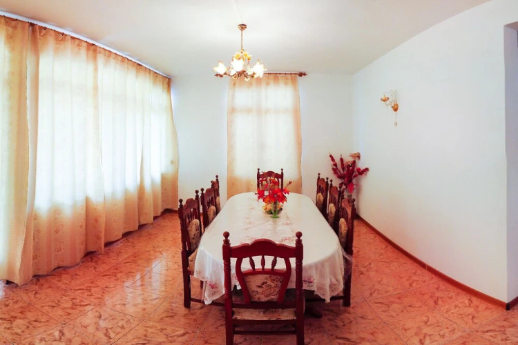 Charming 2-bed House in Chemin Grenier