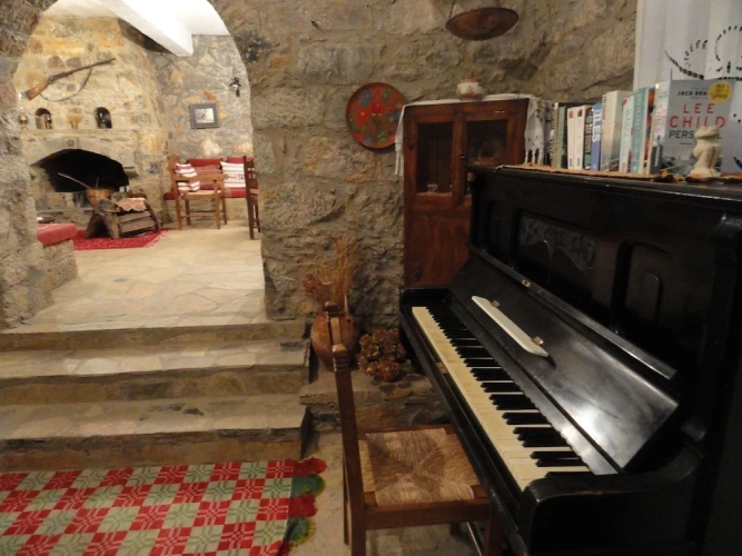 2 Bedrooms Villa