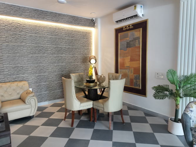 Saffron Inn