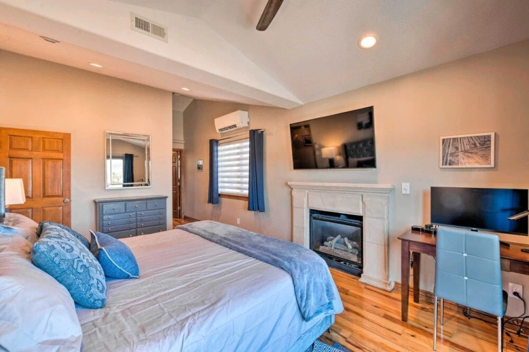 5 Bedrooms Cottage