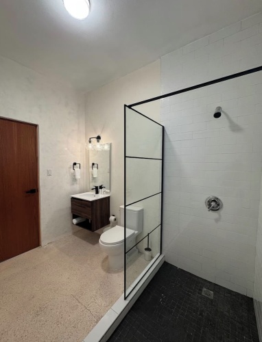 3 Bedrooms Executive Penthouse room with balcony and with city view