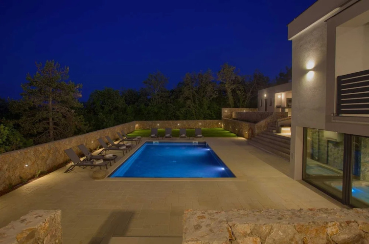 Villa Astrum With Heated Pool Jacuzzi and Sauna
