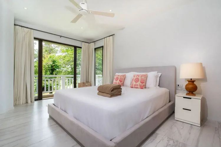 Laguna 2BR Apartment 2223 in Allamanda 2