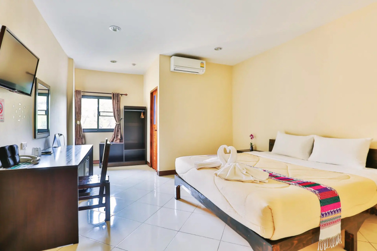 Boonme Heritage Hotel (SHA Extra Plus)