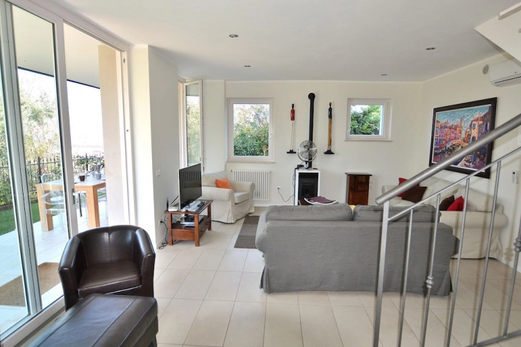 4 Bedrooms Villa