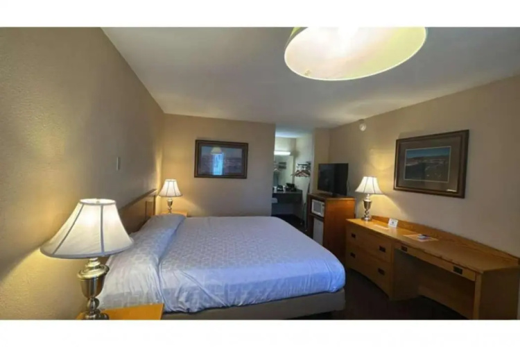Sundowner Inn Forsyth I 94