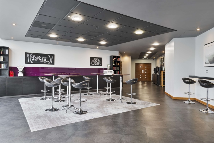 Radisson Red London Heathrow photo 25