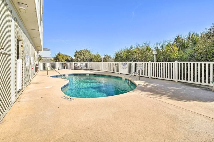 On-the-beach Escape: Oceanfront in Surfside!